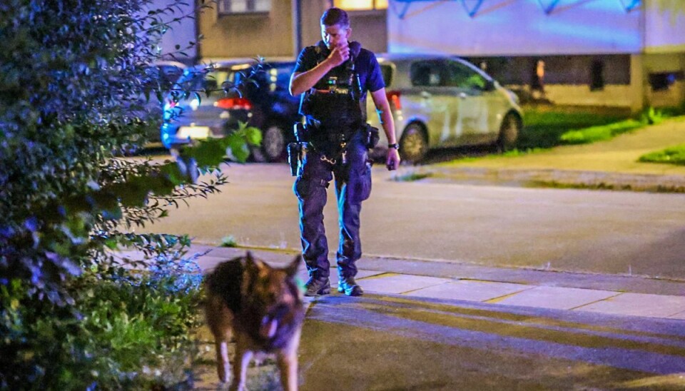 Én person er sigtet efter skyderi i Vanløse tirsdag aften - politiet formoder, at flere er indblandet. Én person er sigtet efter skyderi i Vanløse tirsdag aften - politiet formoder, at flere er indblandet.