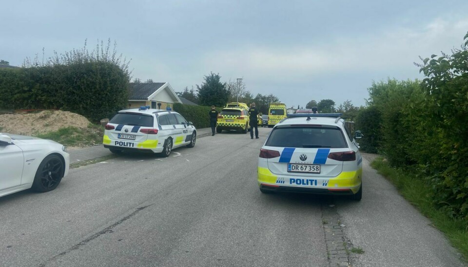 Nordsjællands Politi efterforsker et mistænkeligt dødsfald på en villavej i Hundested.