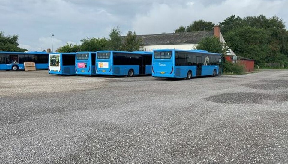 Busserne kører ingen steder. Busserne kører ingen steder.