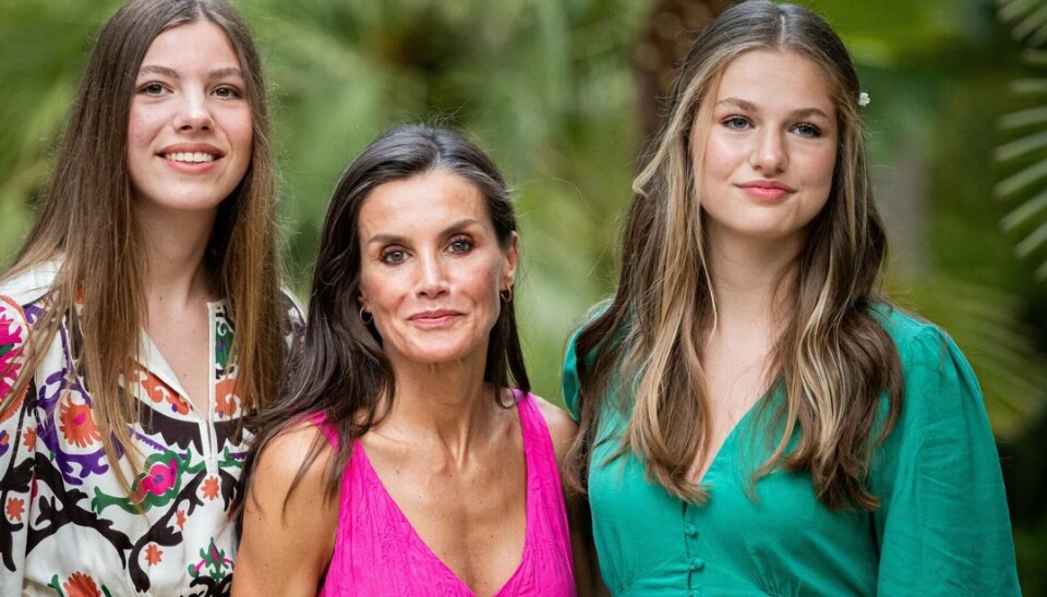 Fra venstre er det infanta Sofia, dronning Letizia og kronprinsesse Leonor. Fra venstre er det infanta Sofia, dronning Letizia og kronprinsesse Leonor.