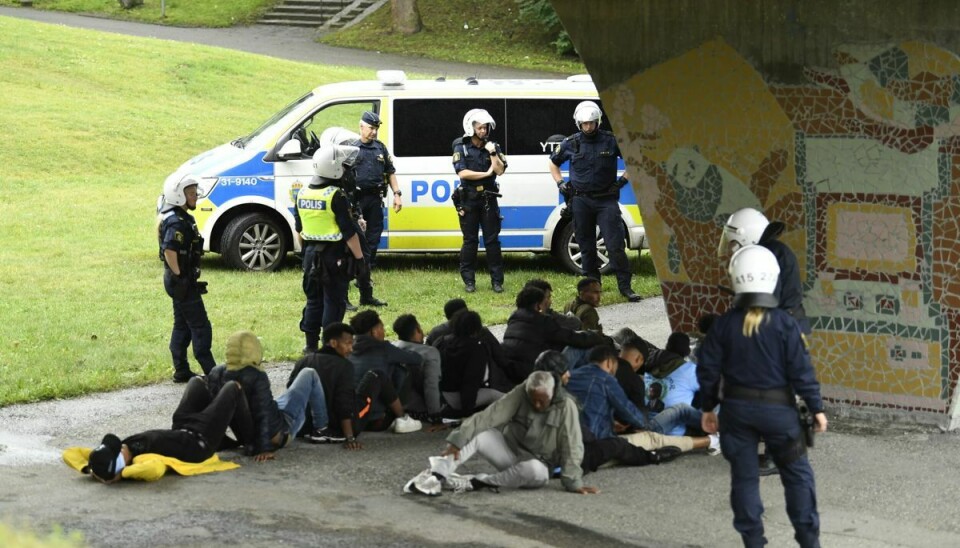 20 mennesker står til udvisning fra Sverige efter uroligheder ved en festival i det nordlige Stockholm torsdag.