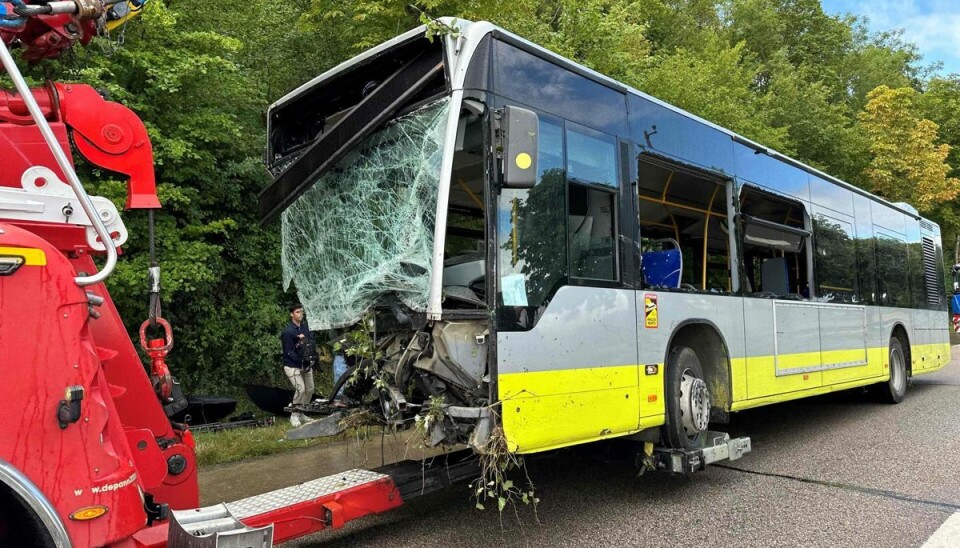 To blev dræbt og 35 kvæstet - heraf fem livstruende - ved ulykken.