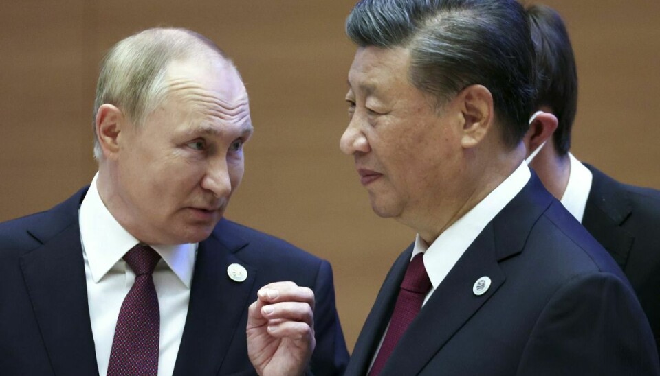 Ruslands præsident, Vladimir Putin (t.v.), mødtes i september sidste år med sine kinesiske kollega, Xi Jinping, ved et topmøde i Usbekistan. I denne uge er han vært for et afrikansk topmøde i Ruslands næststørste by, Sankt Petersborg, og senere på året vil han måske besøge Kina og Tyrkiet. (Arkivfoto)