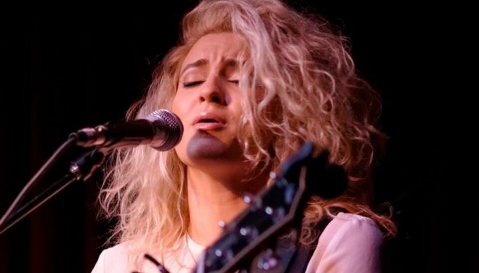 Tori Kelly er indlagt på intensiv efter en række blodpropper. Tori Kelly er indlagt på intensiv efter en række blodpropper.