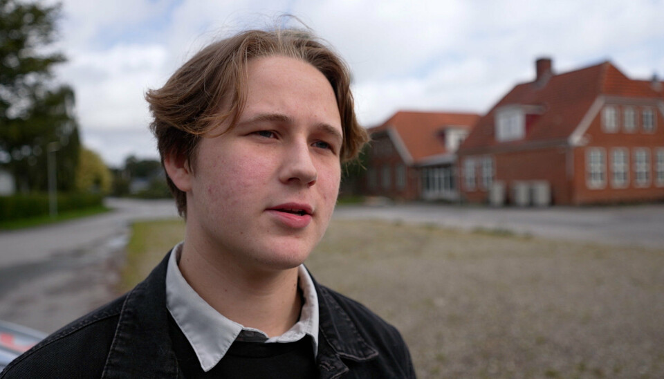 Ricco Rosenberg har bitterligt fortrudt, at han gik ind på Skrydstrups tidligere skole. Det kan koste ham jobmuligheder i fremtiden. Ricco Rosenberg har bitterligt fortrudt, at han gik ind på Skrydstrups tidligere skole. Det kan koste ham jobmuligheder i fremtiden.