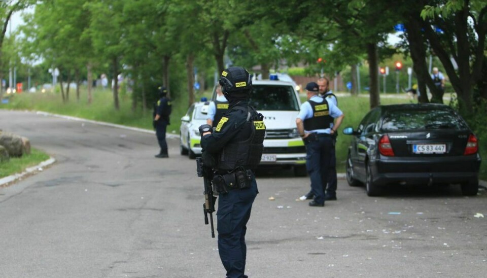 Politiet rykkede talstærkt ud til Askerødbebyggelsen onsdag aften. Foto: Presse-fotos.dk