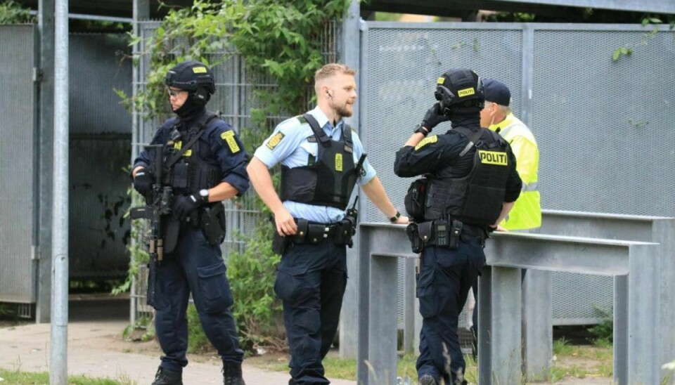Politiet rykkede talstærkt ud til Askerødbebyggelsen onsdag aften. Foto: Presse-fotos.dk