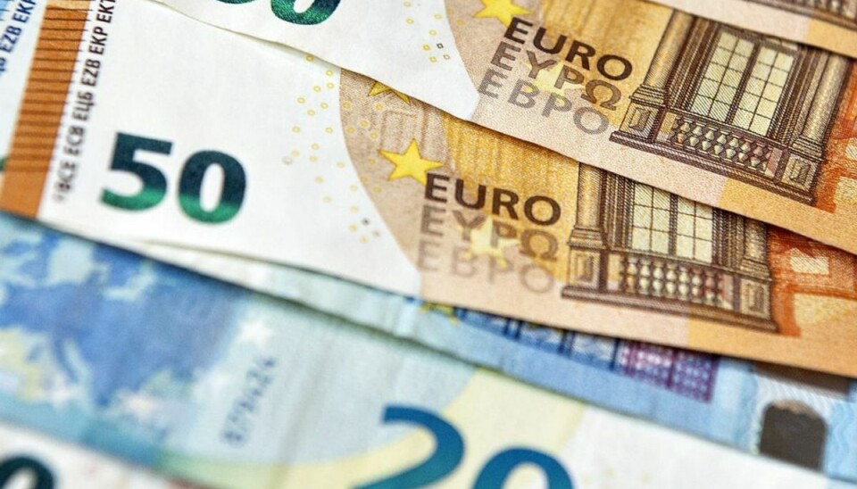 Mand idømt stor bøde for at slå en prut At slå en prut offentligt tæt på nogle politibetjente har kostet en østrigsk mand en bøde på 500 euro. Foto: Henning Bagger/Ritzau Scanpix