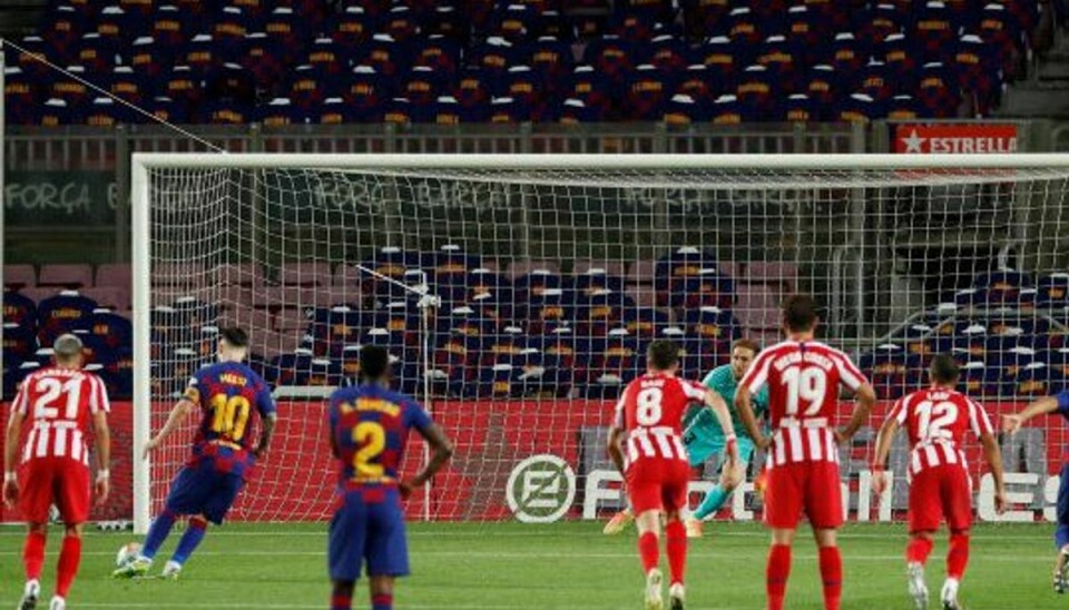 Lionel Messi scorede til 2-1 med en panenka. Foto: Albert Gea/Reuters