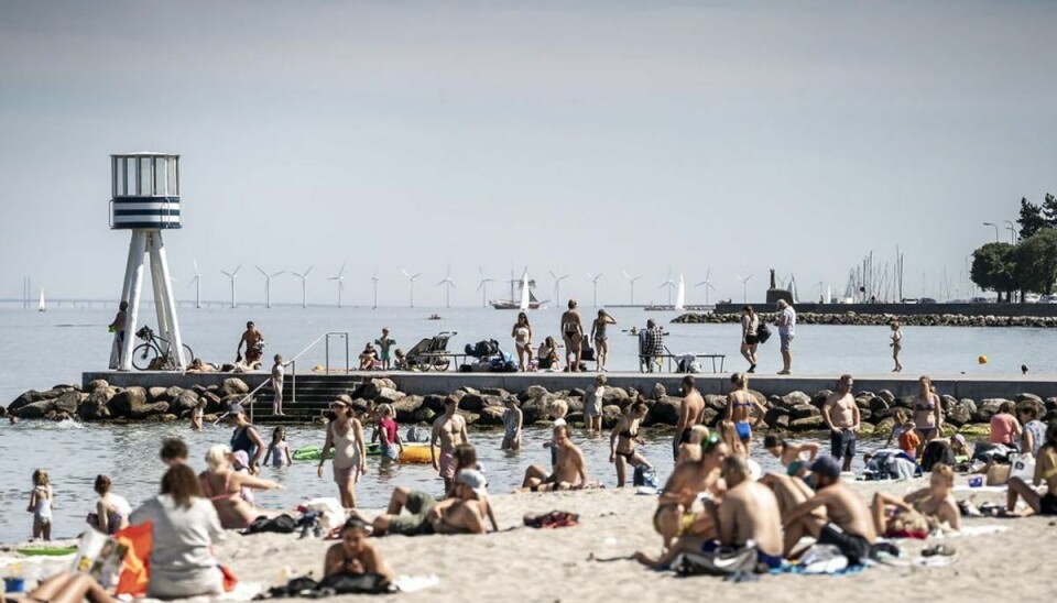 Grundet det køligere vejr i starten af juni er badevandet i starten af juli køligt. Men det ændres i løbet af måneden. Foto: Mads Claus Rasmussen / Ritzau Scanpix Grundet det køligere vejr i starten af juni er badevandet i starten af juli køligt. Men det ændres i løbet af måneden. Foto: Mads Claus Rasmussen / Ritzau Scanpix