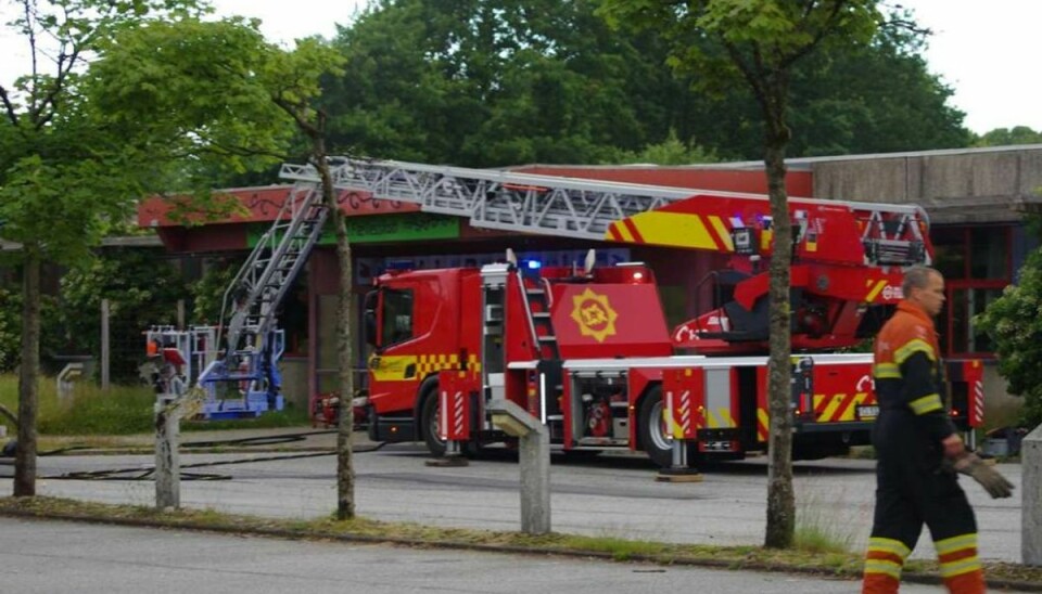 Det brændte to steder på skolen, fortæller indsatslederen. Foto: Øxenholt Foto Det brændte to steder på skolen, fortæller indsatslederen. Foto: Øxenholt Foto