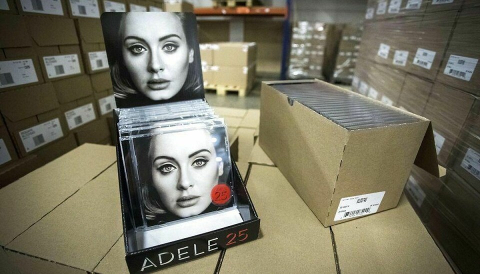Adele satser på dem her – fysiske skiver – når hun i dag udgiver sit nye album 25. Foto: ALEXANDER SCHIPPERS/Scanpix