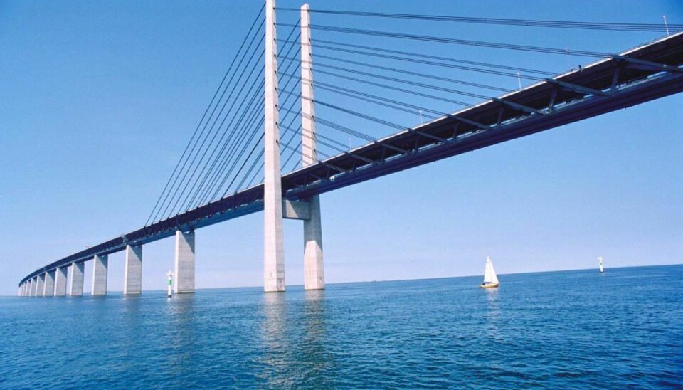 Kæmpe julekæde tændes på Øresundsbroen På søndag tændes julelysene på Øresundsbroen. Foto: Pierre Mens/Øresundsbron.