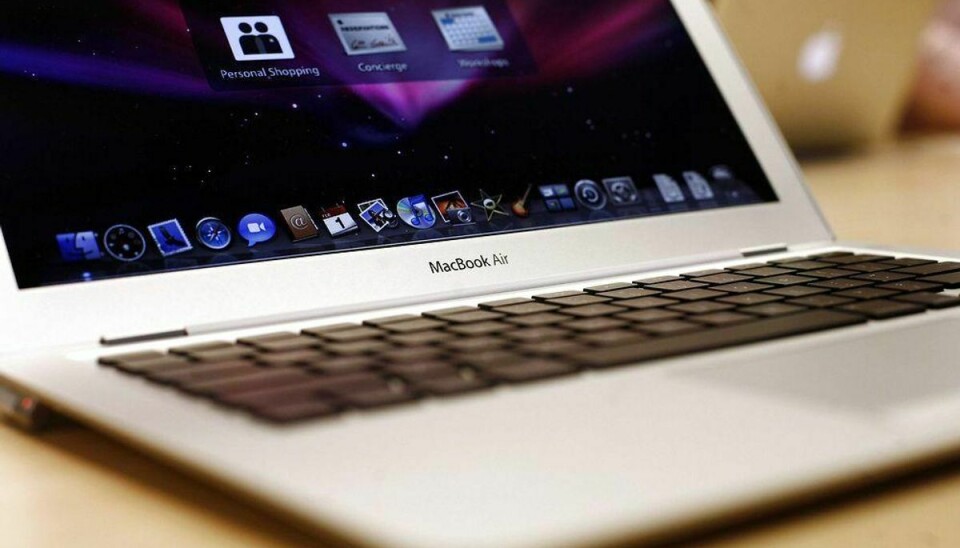 Blandt andet Macbook er blevet stjålet hos en forhandler i Bramdrupdam. Der blev stjålet for over en halv million kroner. Foto: SHANNON STAPLETON/Scanpix (Arkivfoto)