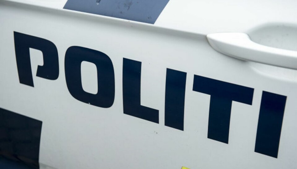 Plejefar sigtes for samleje med mindreårig gennem otte år En mand bliver fremstillet i Retten i Roskilde. Han sigtes for samleje med et mindreårigt plejebarn. Foto: Mads Claus Rasmussen/Scanpix