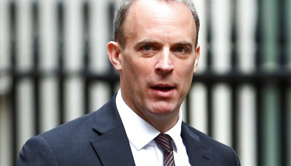 Englands udenrigsminister, Dominic Raab, skælder ud på Rusland ovenpå nyheden. Foto: Scanpix/Hannah McKay Englands udenrigsminister, Dominic Raab, skælder ud på Rusland ovenpå nyheden. Foto: Scanpix/Hannah McKay