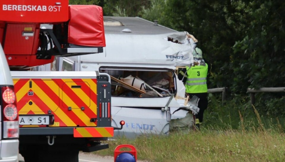 Campingvognen var medtaget efter uheldet. Foto: Presse-fotos.dk Campingvognen var medtaget efter uheldet. Foto: Presse-fotos.dk