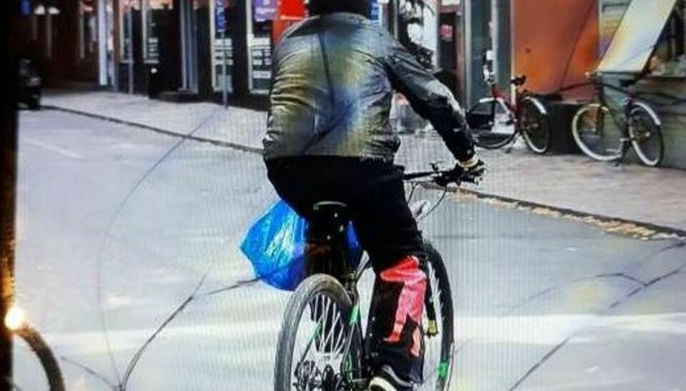Politiet har brug for hjælp til identiteten på denne cyklende mand. Foto: Fyns Politi