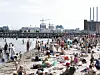 Selv om der har været dage til at ligge på stranden, så er juli 2020 indtil videre den koldeste juli i 41 år. Foto: Niels Christian Vilmann/Ritzau Scanpix