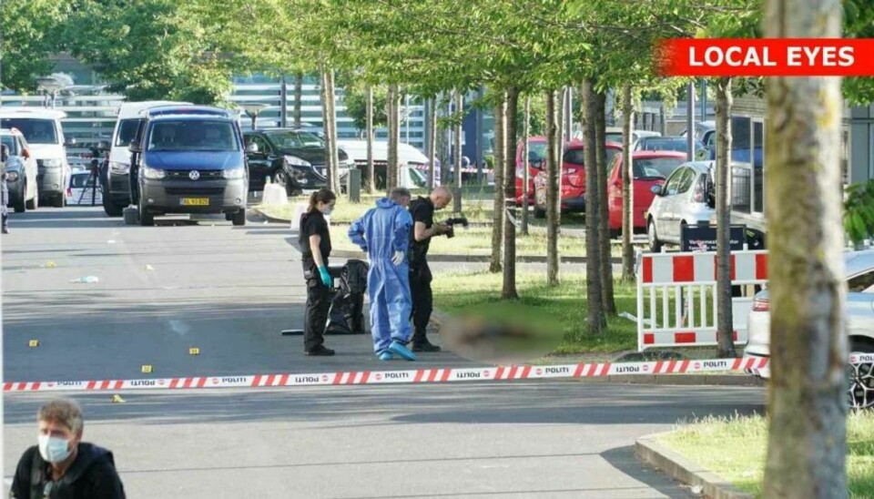 Fyns Politi er til stede i Vollsmose for at foretage flere undersøgelser i forbindelse med skuddrabet i Egeparken. Foto: Local Eyes
