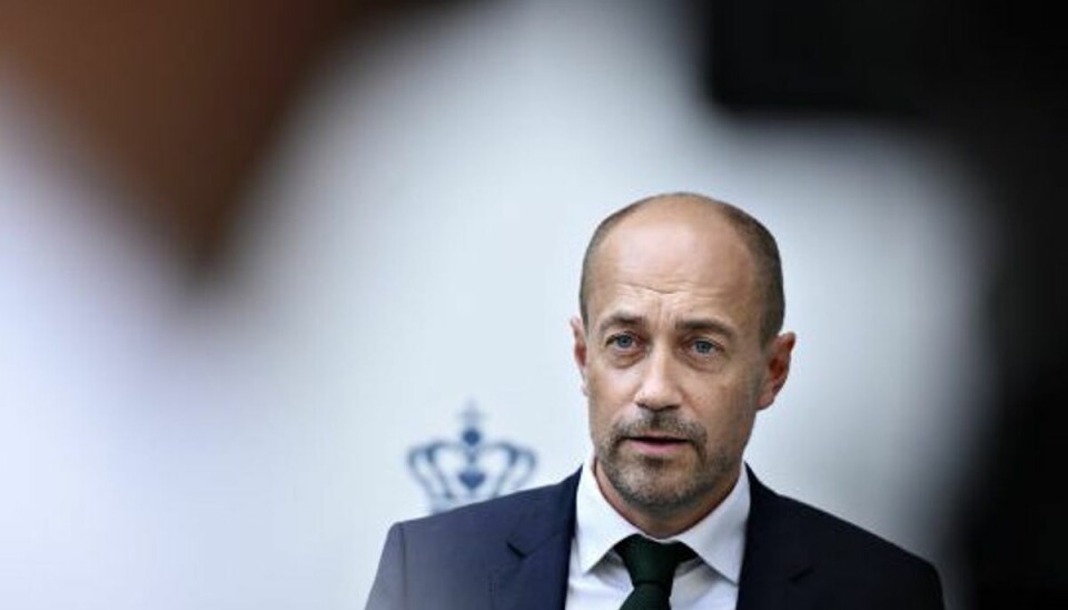 I et opslag med en bekymret tone opfordrer sundheds- og ældreministeren danskerne til at huske på coronaretningslinjerne – blandt andet at undgå kram og håndtryk. Foto: Philip Davali/Scanpix I et opslag med en bekymret tone opfordrer sundheds- og ældreministeren danskerne til at huske på coronaretningslinjerne – blandt andet at undgå kram og håndtryk. Foto: Philip Davali/Scanpix