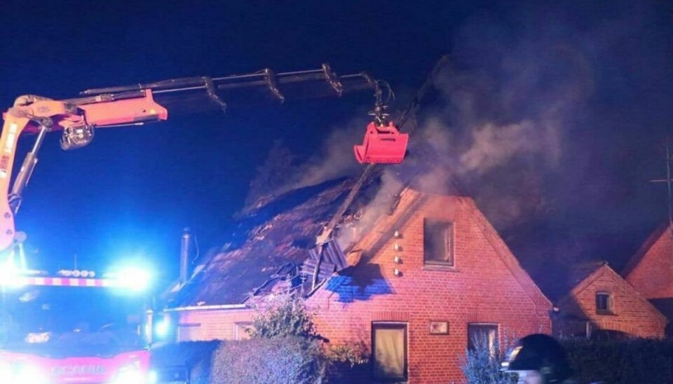 Branden brød ud natten til torsdag. Villaen er meget medtaget af flammerne. Foto: Presse-fotos.dk