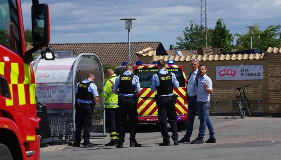 Kemisk uheld: Medarbejder faldt om Politi og brandvæsen blev kaldt til stedet. Foto: Øxenholt Foto