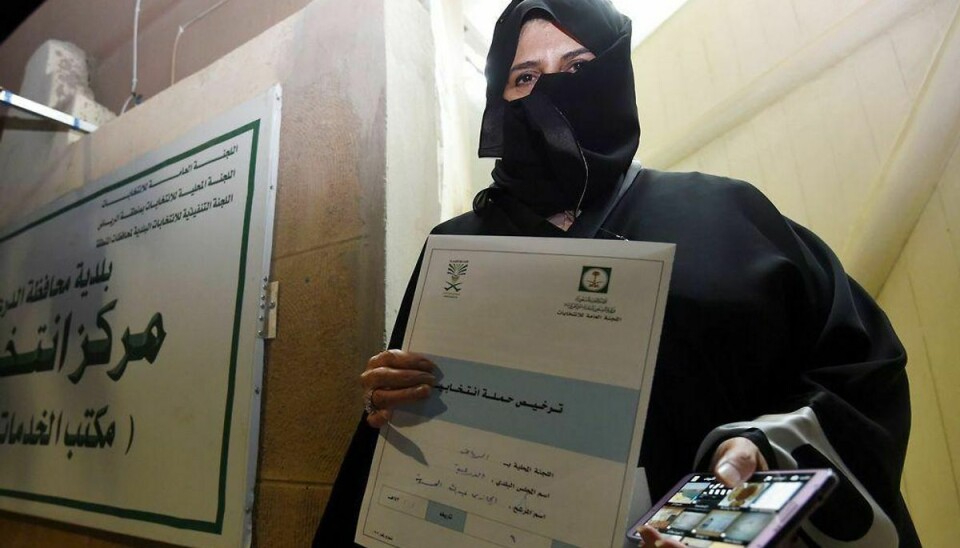 Her ses den Aljazi al-Hussaini, der er en af de kvinder, der stiller op til lokalvalg i Saudi-Araien, hvor kvinder for første gang har mulighed for at stille op til et offentligt valgt embede. FAYEZ NURELDINE/Scanpix