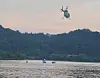 Stor indsats på Tennessee River, hvor en helikopter styrtede i vandet mandag aften lokal tid. Foto: Knox County Police Department/Facebook
