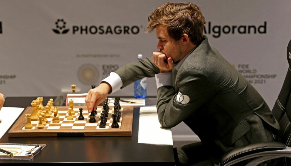 Magnus Carlsen har på to dage både mistet titlen som verdensmester i hurtigskak og lynskak. Til gengæld har han siden 2013 været verdensmester i klassisk skak. (Arkivfoto)