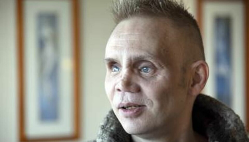 46-årige Michael Schacht Pedersens opfordring til folk, som køber nytårskrudt, lyder: Tænk jer om. 46-årige Michael Schacht Pedersens opfordring til folk, som køber nytårskrudt, lyder: Tænk jer om.