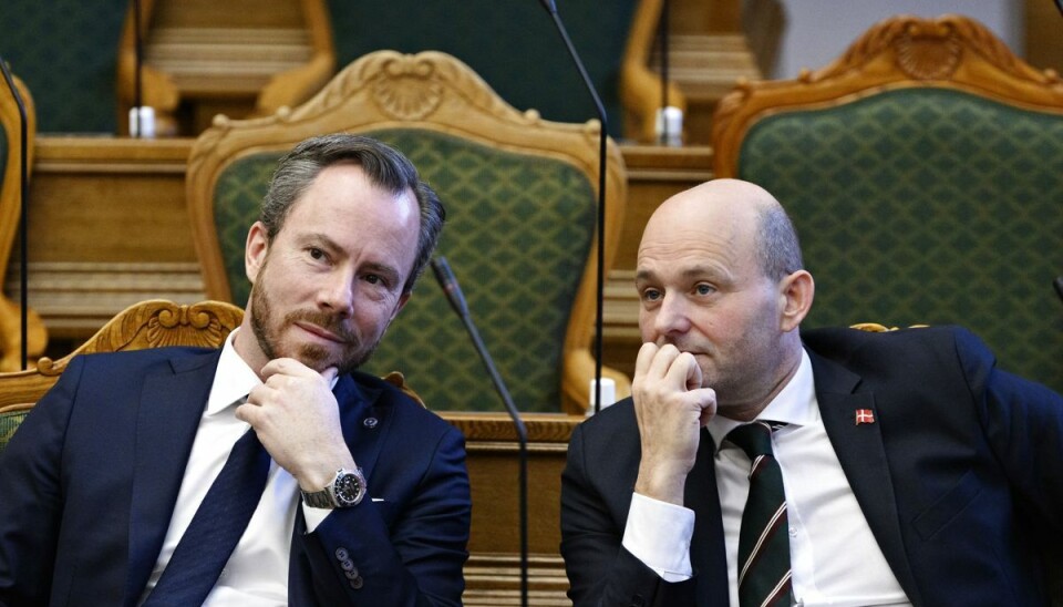 Ifølge den seneste meningsmåling fra analyseinstituttet Voxmeter er Venstre og Konservative stort set lige med omkring 15 procent af stemmerne, men blå blok er at stykke fra at have flertal. (Arkivfoto) Ifølge den seneste meningsmåling fra analyseinstituttet Voxmeter er Venstre og Konservative stort set lige med omkring 15 procent af stemmerne, men blå blok er at stykke fra at have flertal. (Arkivfoto)