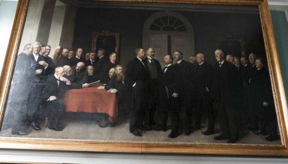 I samtaleværelset på Christiansborg hænger billedet af forhandlingerne om Grundloven 5. Juni 1915. Billedet er malet af Herman Vedel og får nu et kvindeligt modstykke I samtaleværelset på Christiansborg hænger billedet af forhandlingerne om Grundloven 5. Juni 1915. Billedet er malet af Herman Vedel og får nu et kvindeligt modstykke