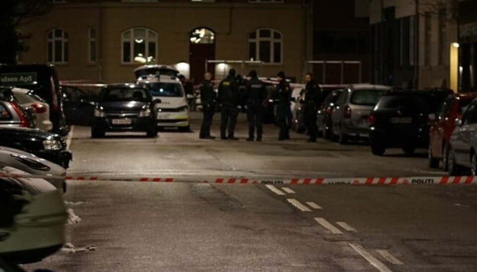 Politiet efterforsker en mulig sammenhæng mellem skyderierne i Storkøbenhavn og Malmø. Politiet efterforsker en mulig sammenhæng mellem skyderierne i Storkøbenhavn og Malmø.