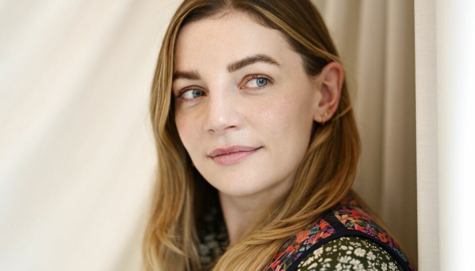 Molly Egelind mener, at hendes opvækst, der har ført hende med forældrene på filmproduktioner, danner en vigtig bund for hendes vej i skuespillerfaget. - Fordi jeg har været så meget med mine forældre på arbejde, føltes det naturligt nok at komme ind et sted, hvor der står 25 mennesker og kigger på en. Jeg vidste jo godt, hvordan det foregik, og jeg følte mig hjemme i det, siger hun. Molly Egelind mener, at hendes opvækst, der har ført hende med forældrene på filmproduktioner, danner en vigtig bund for hendes vej i skuespillerfaget. - Fordi jeg har været så meget med mine forældre på arbejde, føltes det naturligt nok at komme ind et sted, hvor der står 25 mennesker og kigger på en. Jeg vidste jo godt, hvordan det foregik, og jeg følte mig hjemme i det, siger hun.