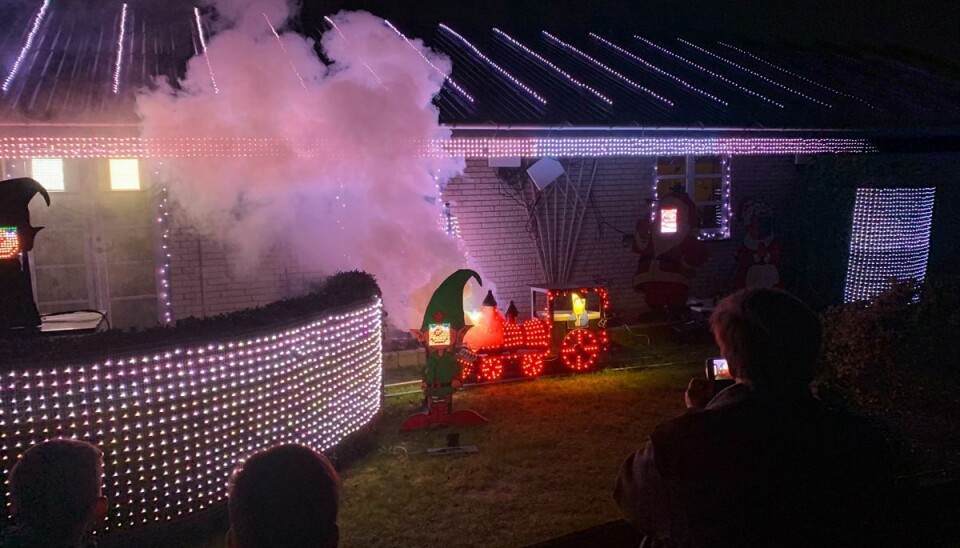 Omkring 1000 personer har allerede været forbi for at familien Andersens juleshow. Omkring 1000 personer har allerede været forbi for at familien Andersens juleshow.