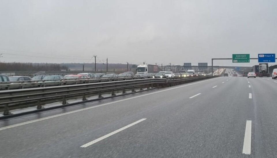 Køen skyldes et uheld. Køen skyldes et uheld.