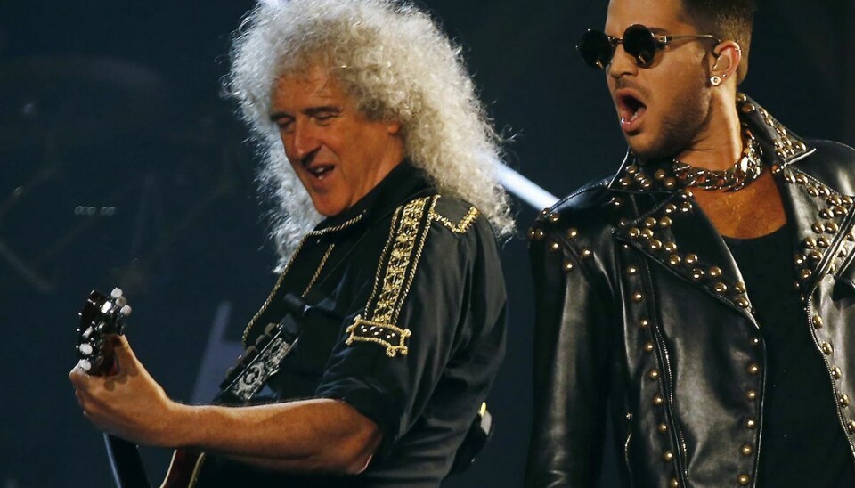 Brian May (til venstre) fra bandet Queen ses her med sangeren Adam Lambert. Brian May (til venstre) fra bandet Queen ses her med sangeren Adam Lambert.