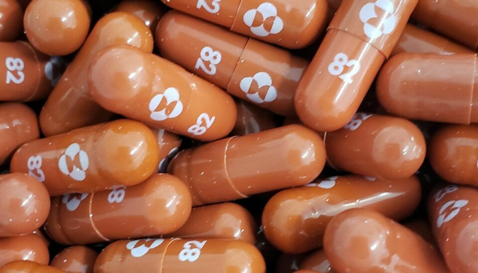 Praktiserende læger har kritiseret en ny tabletbehandling mod covid-19. Men Sundhedsstyrelsens direktør forsvarer brugen af pillen. (Arkivfoto).