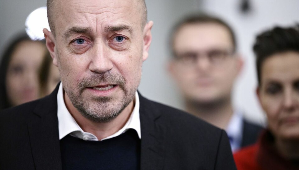 Omikron-variantens udbredelse i Danmark kræver en robustgørelse af vores hospitalskapacitet, siger sundhedsminister Magnus Heunicke (S). Omikron-variantens udbredelse i Danmark kræver en robustgørelse af vores hospitalskapacitet, siger sundhedsminister Magnus Heunicke (S).