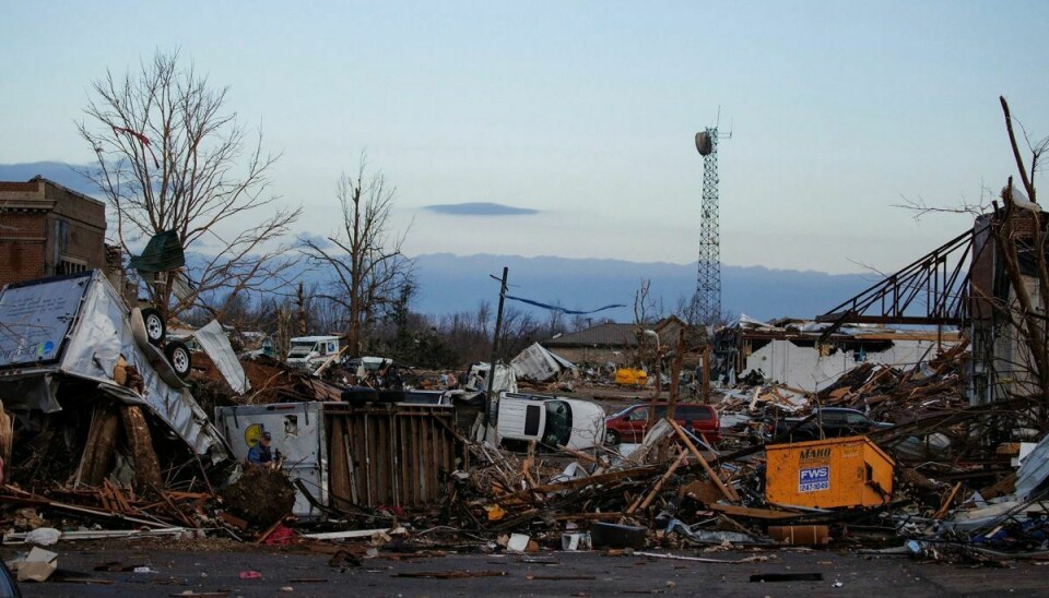 Byen Mayfield i Kentucky er et af de steder, som er hårdt ramt af en af de mange tornadoer, der har raseret dele af Midtvesten i USA.