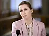 Statsminister Mette Frederiksen (S) vil stille op i et samråd for at svare på spørgsmål om de slettede sms'er