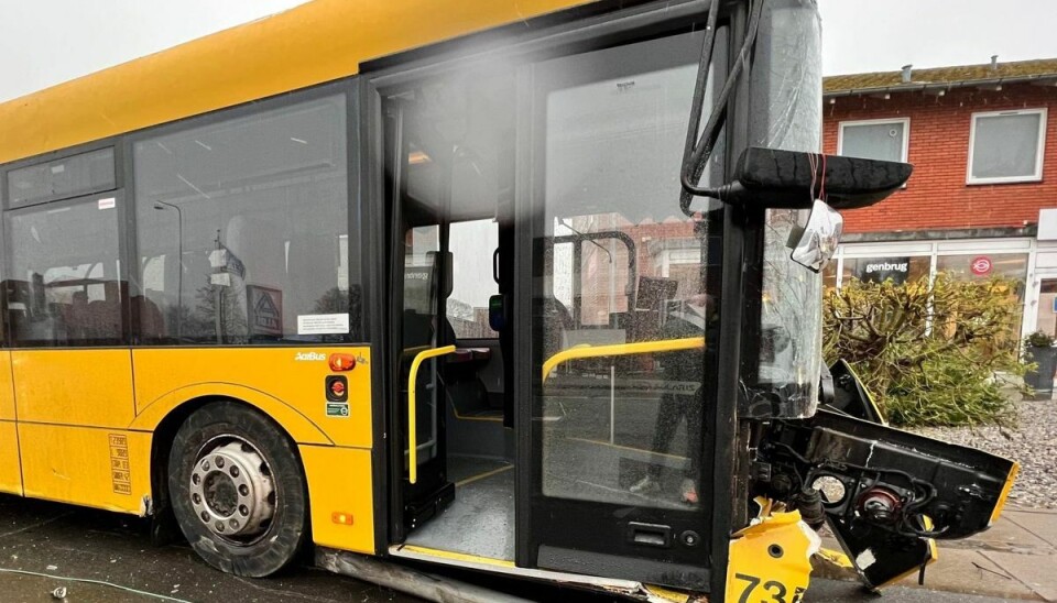 Bus torpederer trafiklys