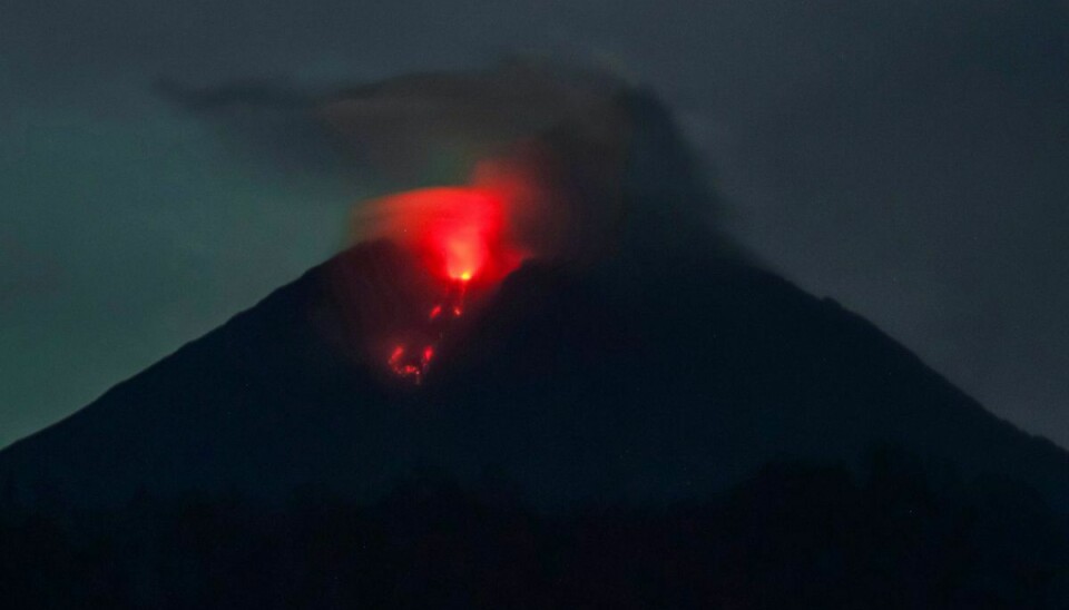 Vulkanen Semeru gik lørdag i udbrud på øen Java i Indonesien, gik lørdag i udbrud.