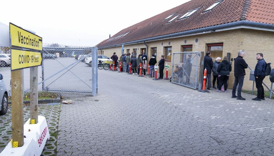 Der testes løs landet over i disse tider, hvor den nye Omikron-variant vinder mere og mere frem. (Arkivfoto) Der testes løs landet over i disse tider, hvor den nye Omikron-variant vinder mere og mere frem. (Arkivfoto)