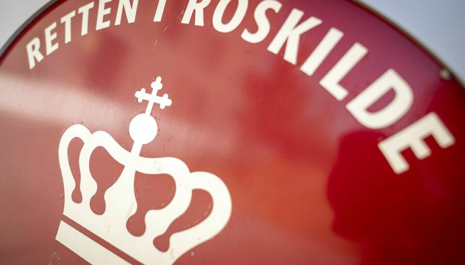 Retten i Roskilde har kendt en 26-årig mand skyldig i drabet på en 47-årig mand i Hedeland. Den skyldige skød og dræbte offeret med en salonriffel.