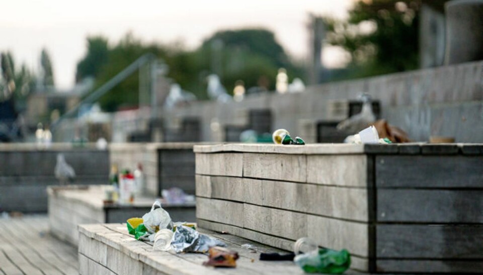 De seneste måneder har mange beboere på Islands Brygge klaget over støj og skrald. I alt havde Københavns politi 149 støjanmeldelser natten til søndag. Foto: Emil Helms/Scanpix