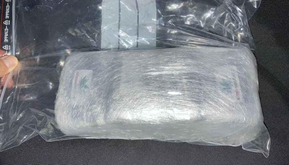 Toldstyrelsen fandt en pakke med 5,8 kilo hash i motorrummet Toldstyrelsen fandt en pakke med 5,8 kilo hash i motorrummet