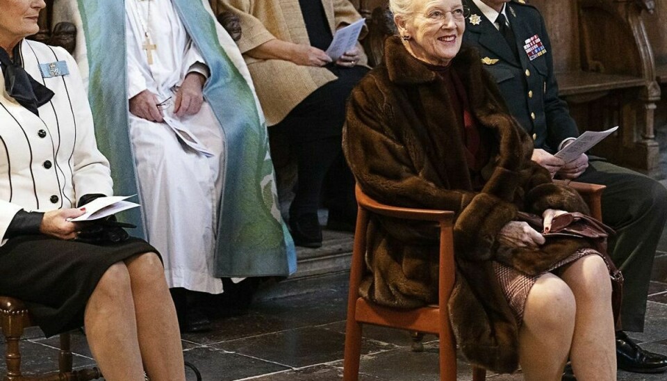 Dronning Margrethe deltog i højmesse i anledning af opsætningen af 'Dronningernes antependium' i Roskilde Domkirke.