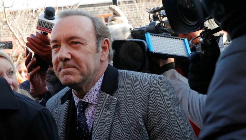 Kevin Spacey er blevet dømt til at skulle betale svimlende 205 millioner kroner i erstatning til selskabet MCR, der står bag Netflix succes-serien 'House of Cards'.